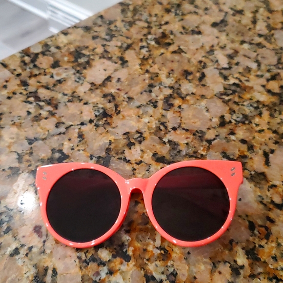Stella McCartney kids cateye sunglasses in pink smoke/ great condition - Picture 4 of 7